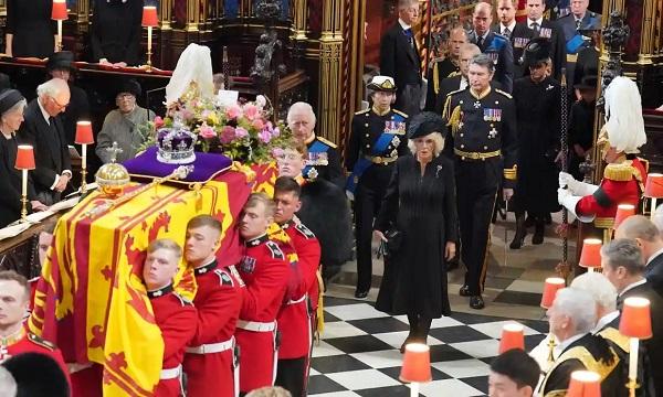 英女王国葬直播的相关图片